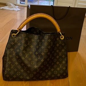 Louis Vuitton Artsy MM Handbag